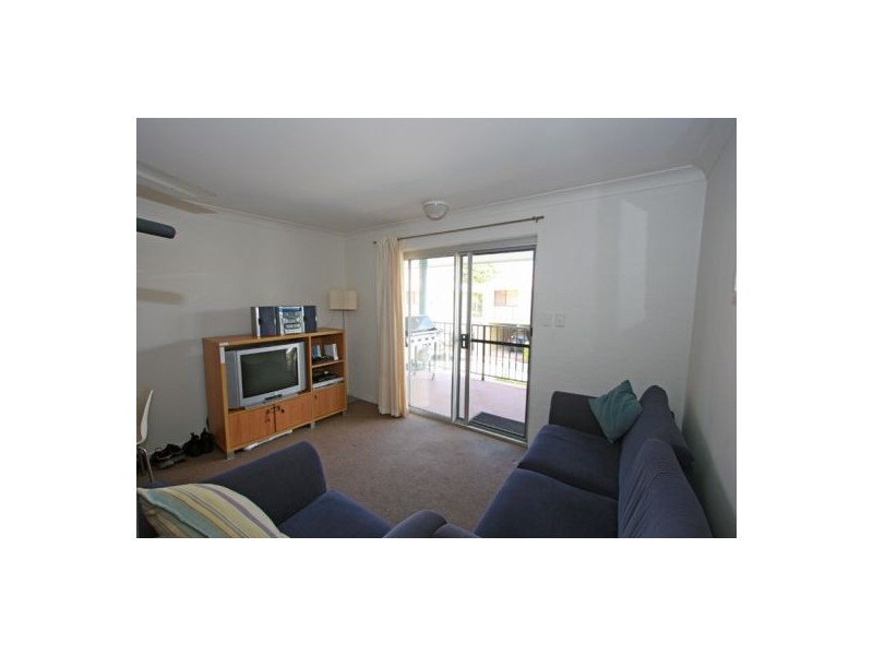 12/13 Ann St, Torquay QLD 4655