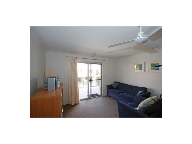 12/13 Ann St, Torquay QLD 4655