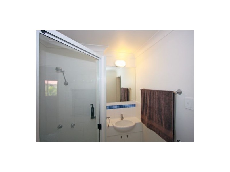 12/13 Ann St, Torquay QLD 4655