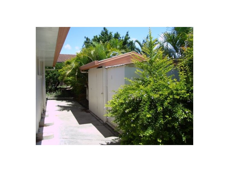 1 Whitby Street, Urangan QLD 4655