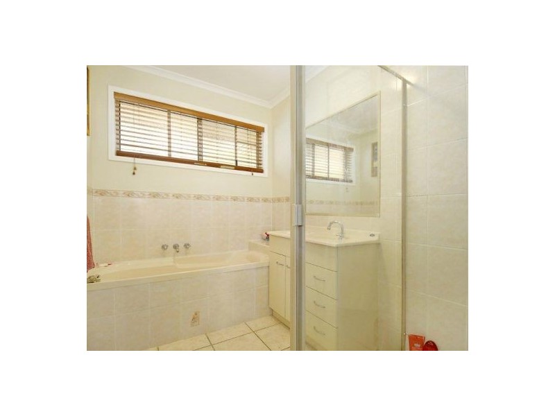 11 Beacon Road, Booral QLD 4655