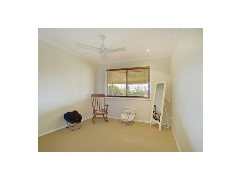 11 Beacon Road, Booral QLD 4655