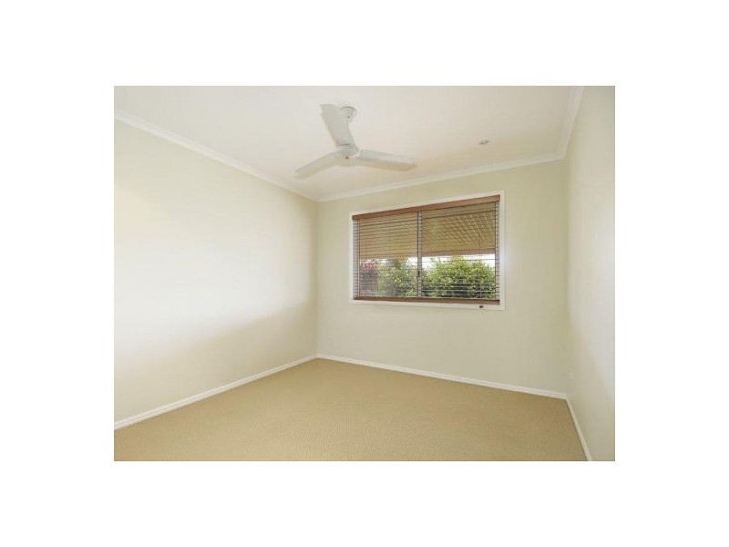 11 Beacon Road, Booral QLD 4655