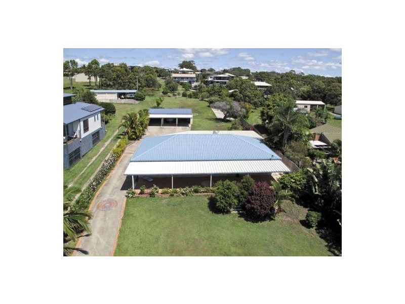 11 Beacon Road, Booral QLD 4655