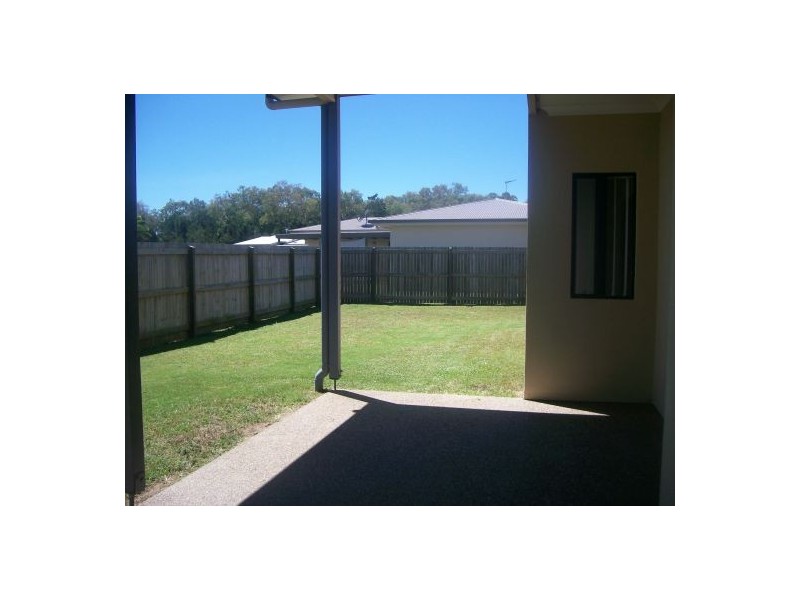 8 Wave Court, Toogoom QLD 4655