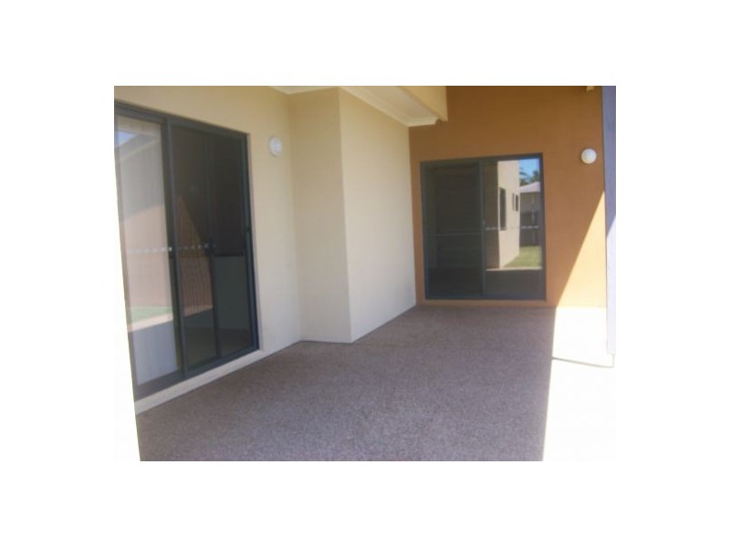 8 Wave Court, Toogoom QLD 4655