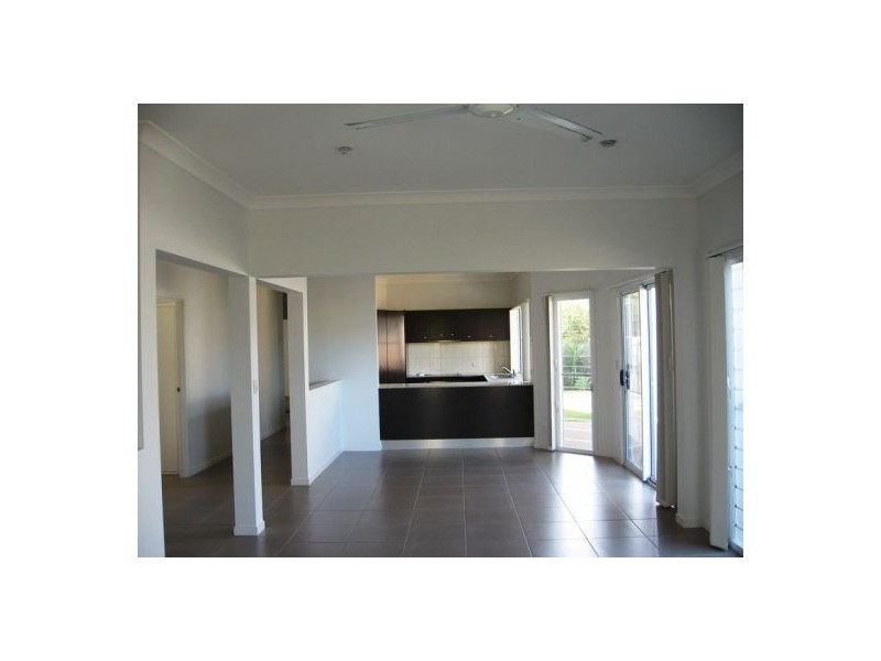 30 Wave Court, Toogoom QLD 4655