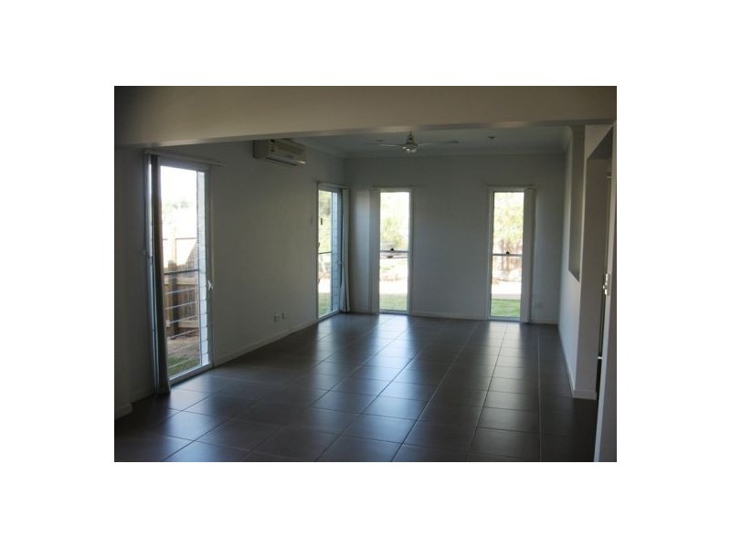 30 Wave Court, Toogoom QLD 4655