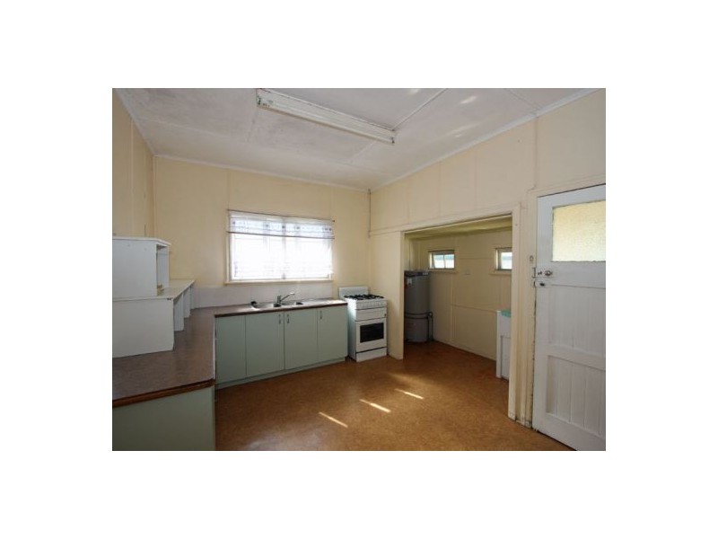 12 HAMER DR, Urangan QLD 4655