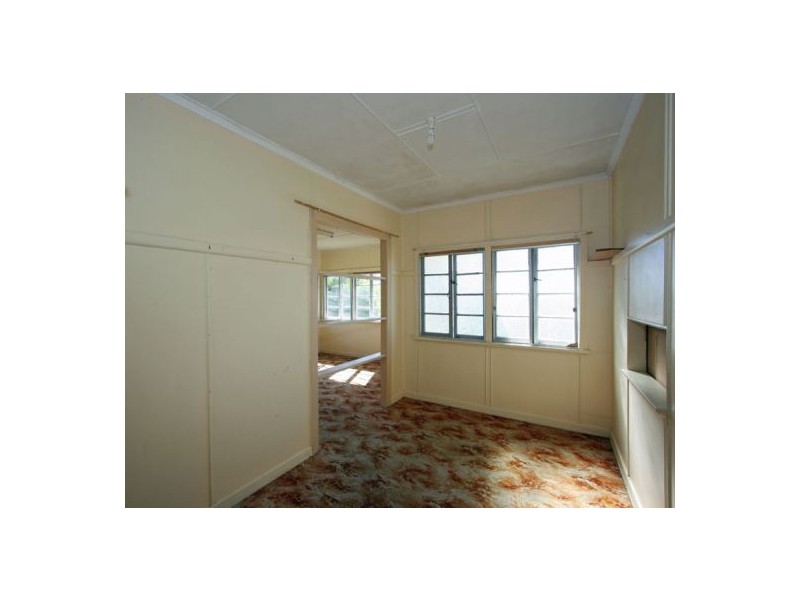 12 HAMER DR, Urangan QLD 4655