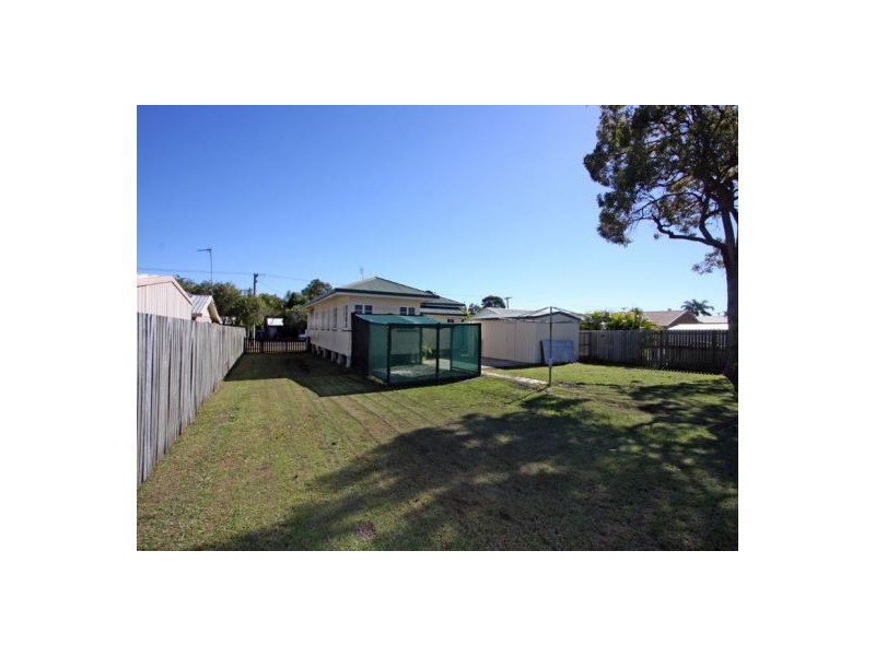 12 HAMER DR, Urangan QLD 4655