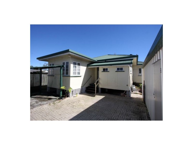 12 HAMER DR, Urangan QLD 4655