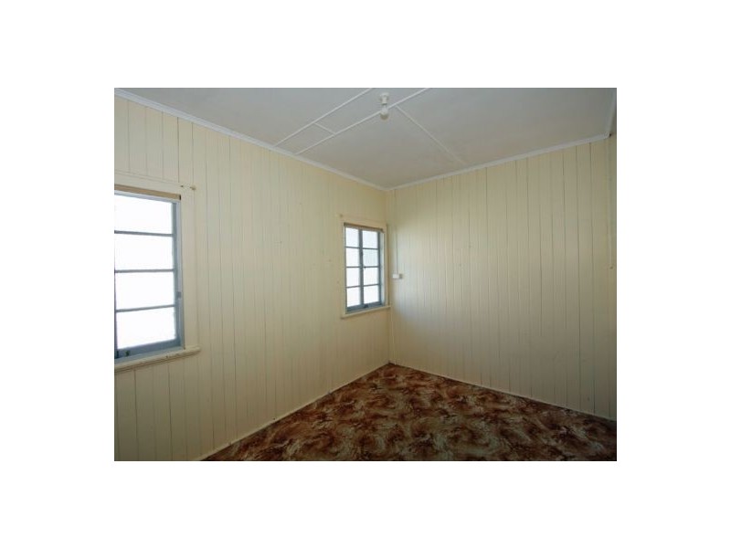 12 HAMER DR, Urangan QLD 4655