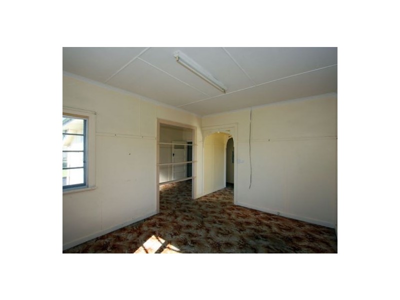 12 HAMER DR, Urangan QLD 4655