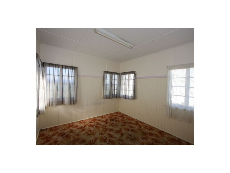 12 HAMER DR, Urangan QLD 4655