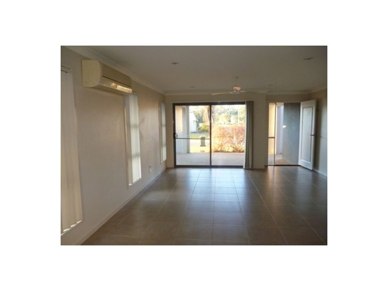 22 Wave Crt, Toogoom QLD 4655