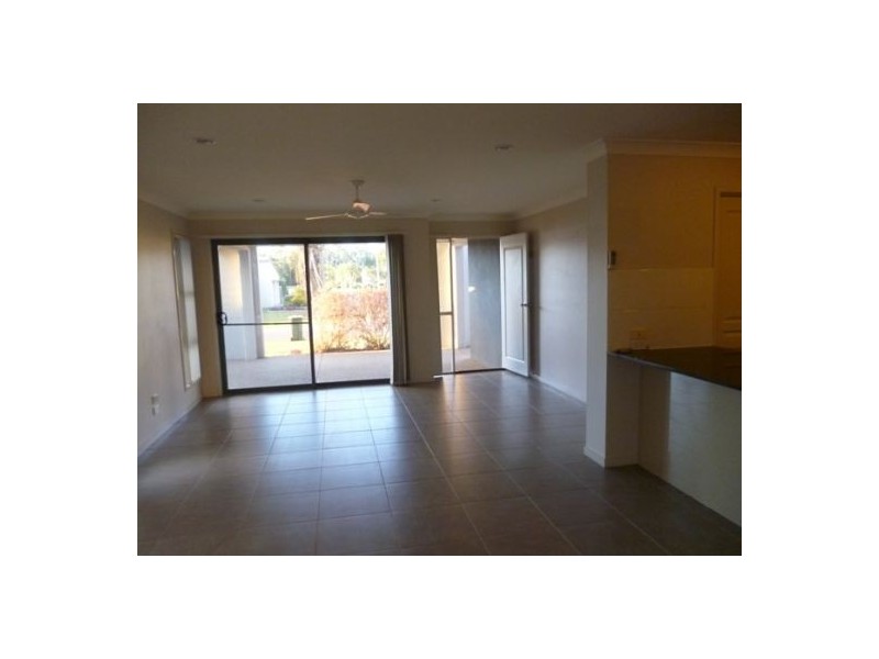 22 Wave Crt, Toogoom QLD 4655