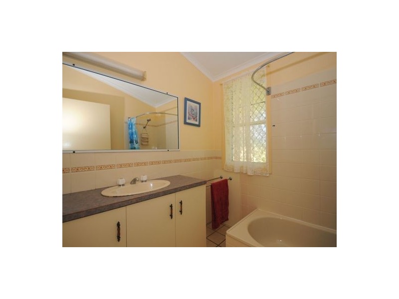 4 Bayrise Drive, Urangan QLD 4655