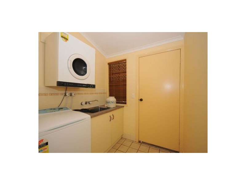 4 Bayrise Drive, Urangan QLD 4655