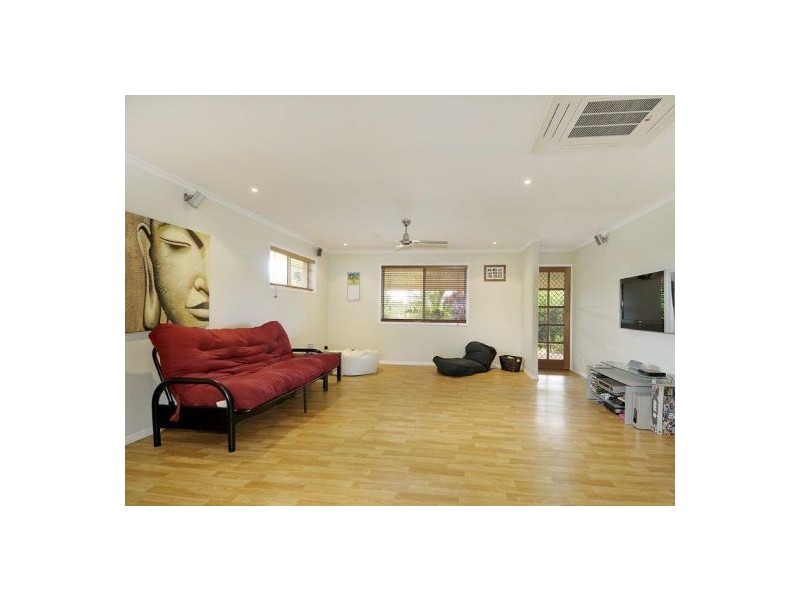 11 Beacon Road, Booral QLD 4655