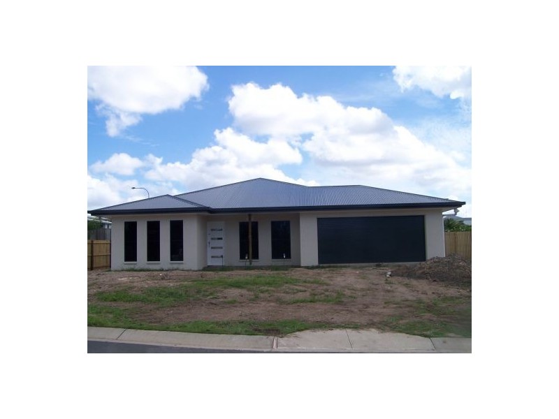 11 Parklands Blvd, Wondunna QLD 4655