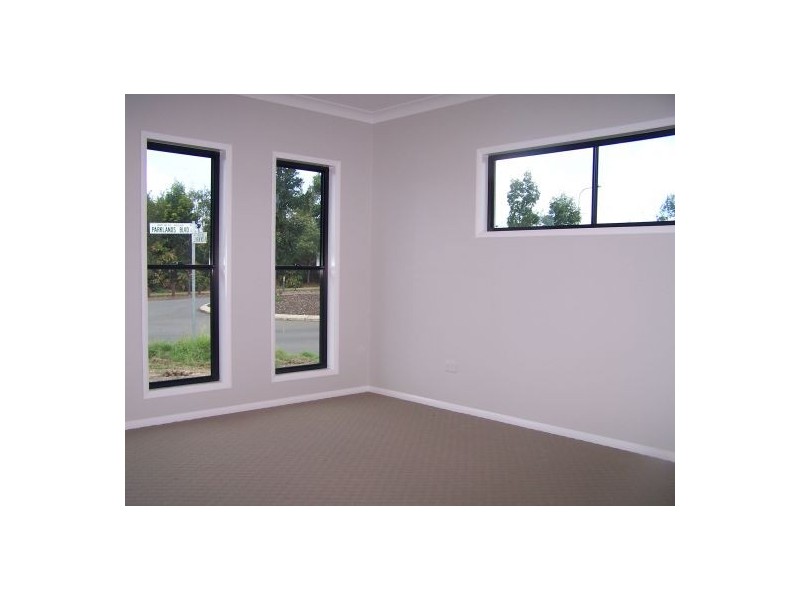 11 Parklands Blvd, Wondunna QLD 4655