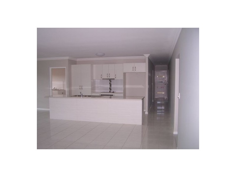 11 Parklands Blvd, Wondunna QLD 4655