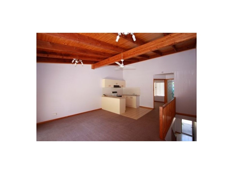 5/4 Pilot St, Urangan QLD 4655