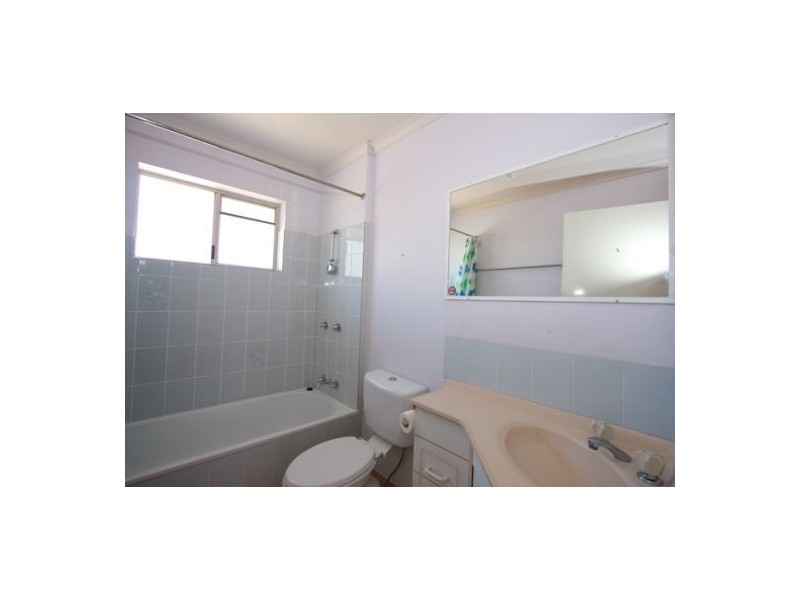 5/4 Pilot St, Urangan QLD 4655