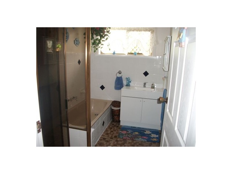 15  Cooloola Crescent, Urangan QLD 4655