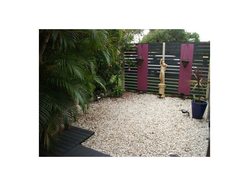 15  Cooloola Crescent, Urangan QLD 4655