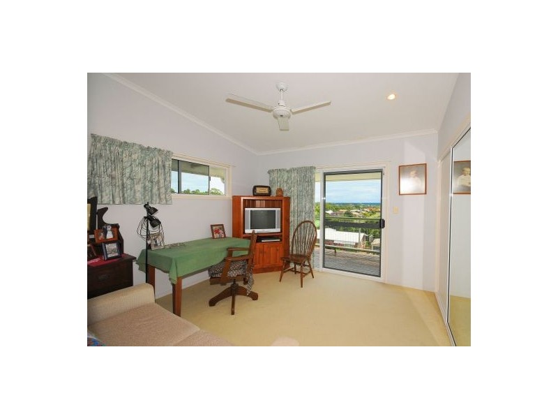15 Waigani, Kawungan QLD 4655