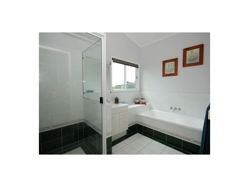 15 Waigani, Kawungan QLD 4655