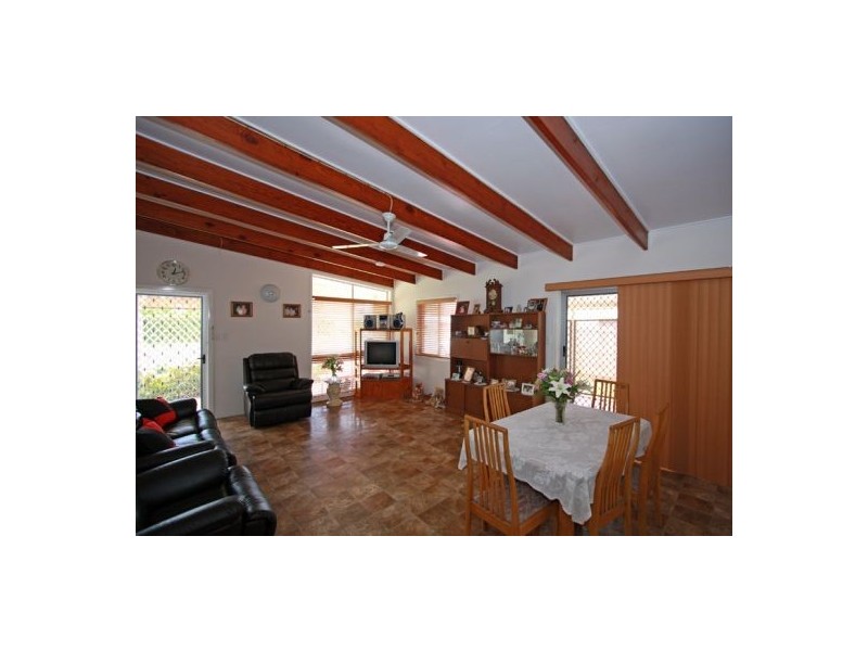 44 WILLIAM ST, Urangan QLD 4655