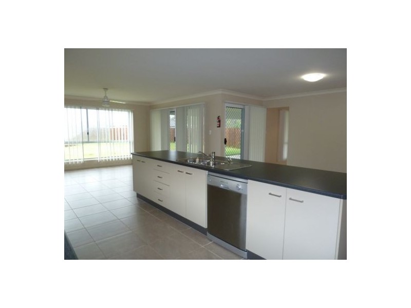 8 Clearwater Cres, Toogoom QLD 4655