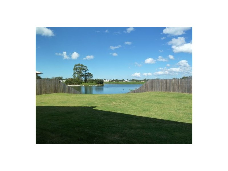 8 Clearwater Cres, Toogoom QLD 4655