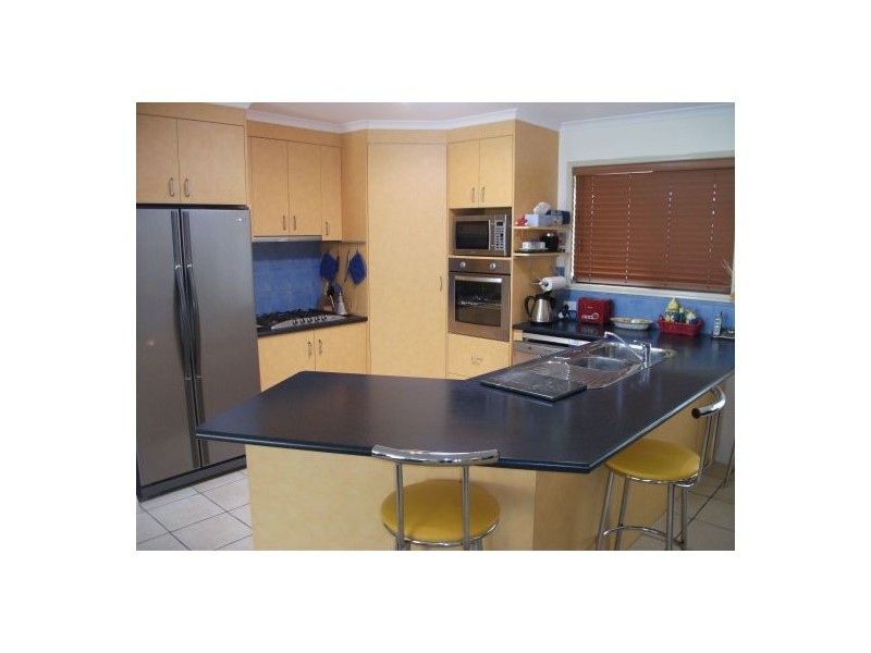 10 Arwon Close, Point Vernon QLD 4655