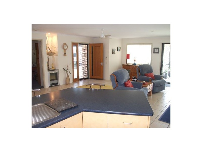 10 Arwon Close, Point Vernon QLD 4655