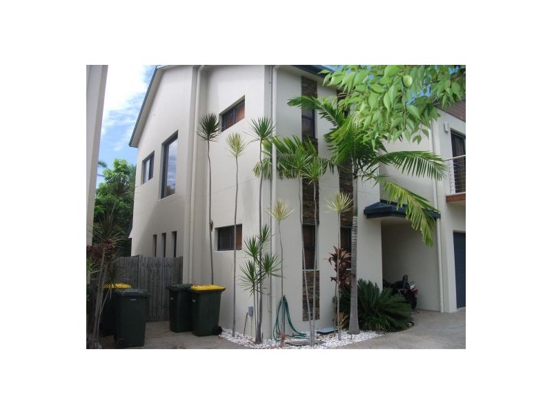 3/243 Torquay Terrace, Torquay QLD 4655