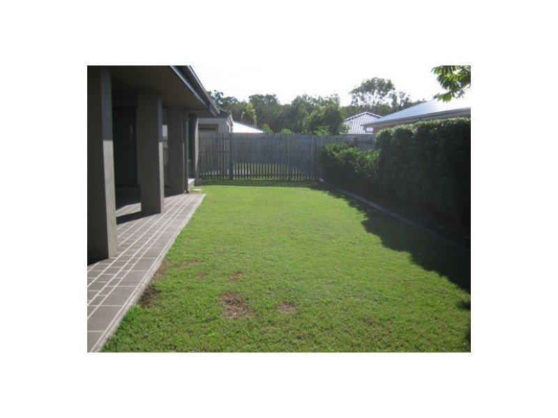 6 Captain Cook Street, Urraween QLD 4655