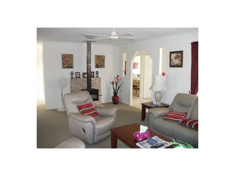 73 North Street, Point Vernon QLD 4655
