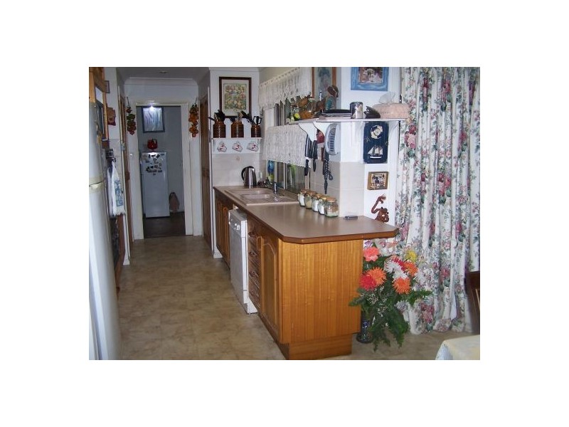 10 Granada Ct, Point Vernon QLD 4655