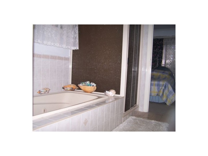 10 Granada Ct, Point Vernon QLD 4655