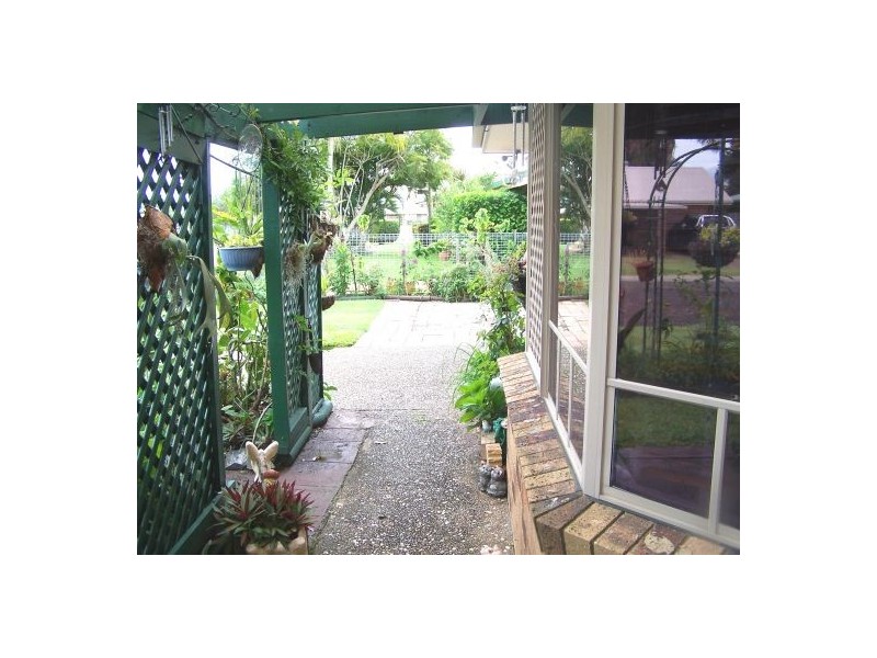 10 Granada Ct, Point Vernon QLD 4655