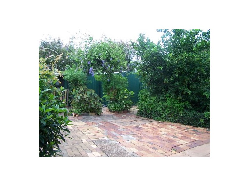 10 Granada Ct, Point Vernon QLD 4655