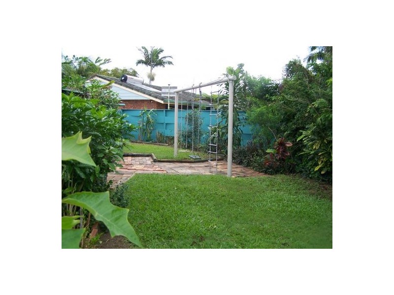 10 Granada Ct, Point Vernon QLD 4655