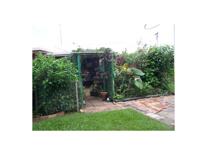 10 Granada Ct, Point Vernon QLD 4655