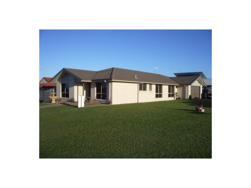 2 Parame Ct, Nikenbah QLD 4655