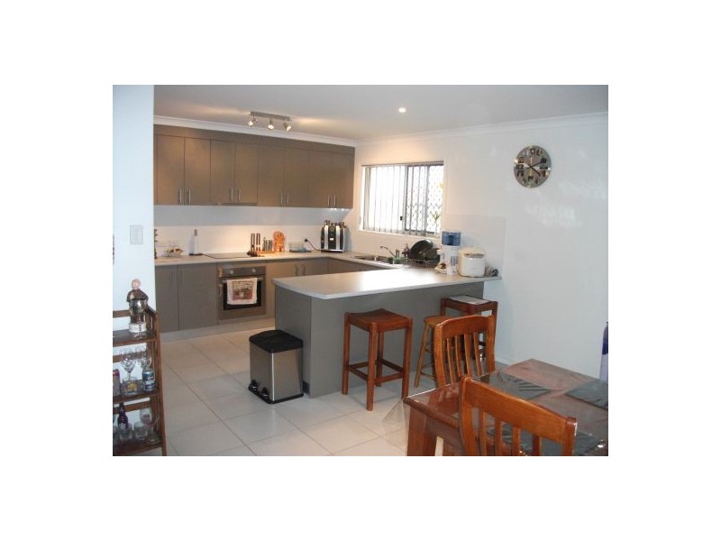 2 Parame Ct, Nikenbah QLD 4655