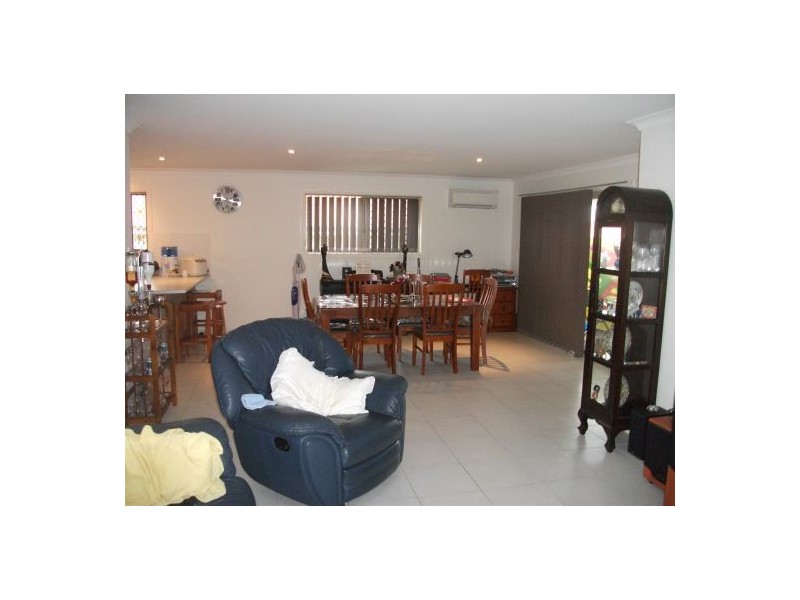2 Parame Ct, Nikenbah QLD 4655